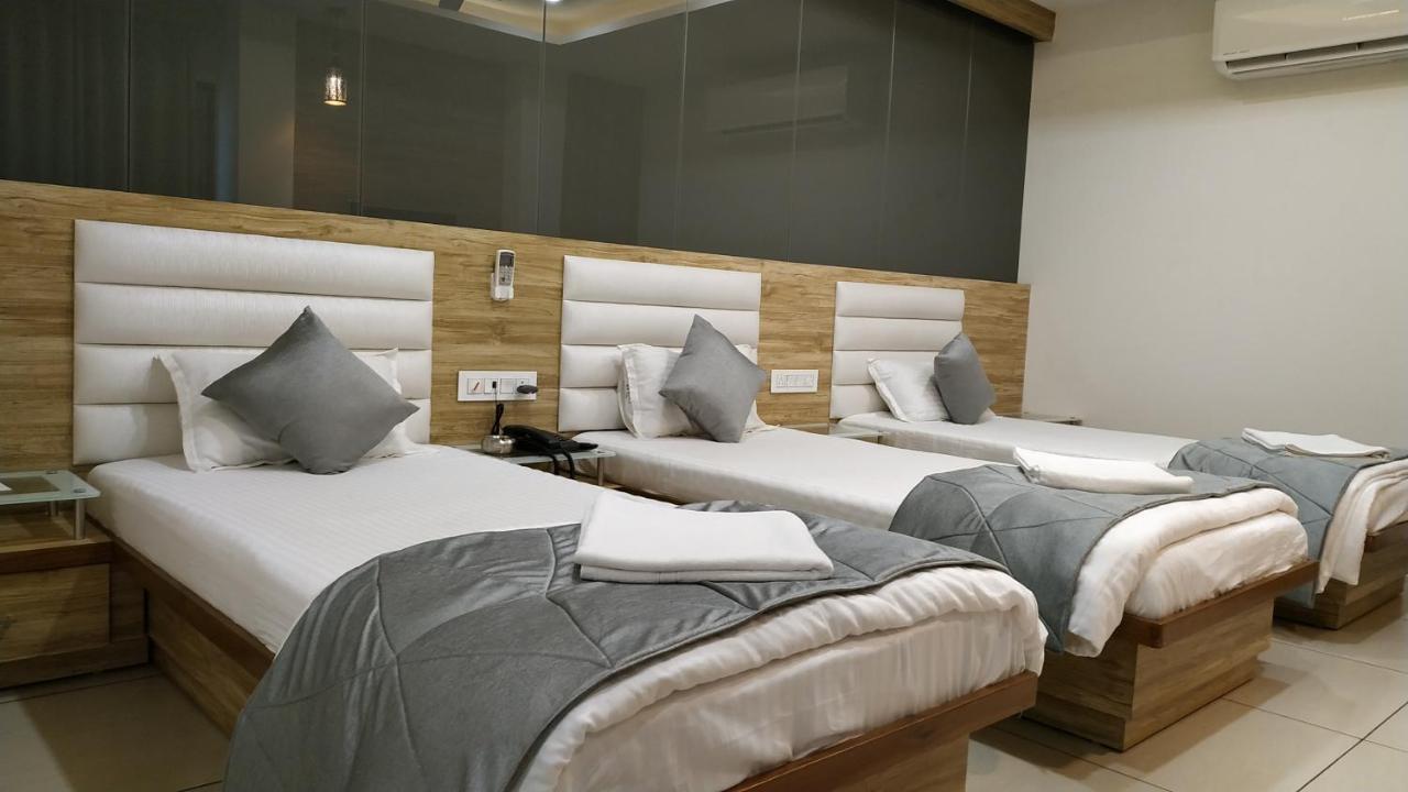 Hotel Satkar Chhatral Luaran gambar