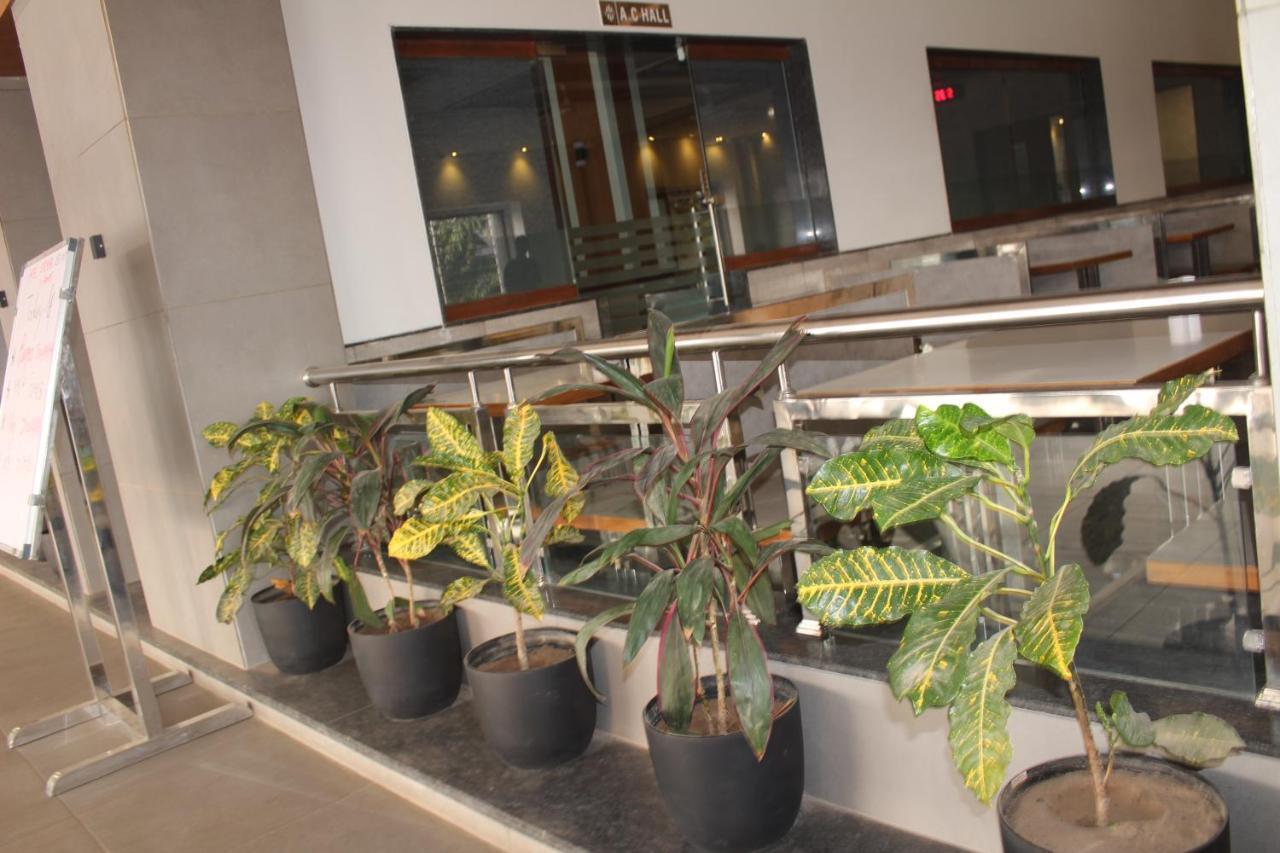 Hotel Satkar Chhatral Luaran gambar